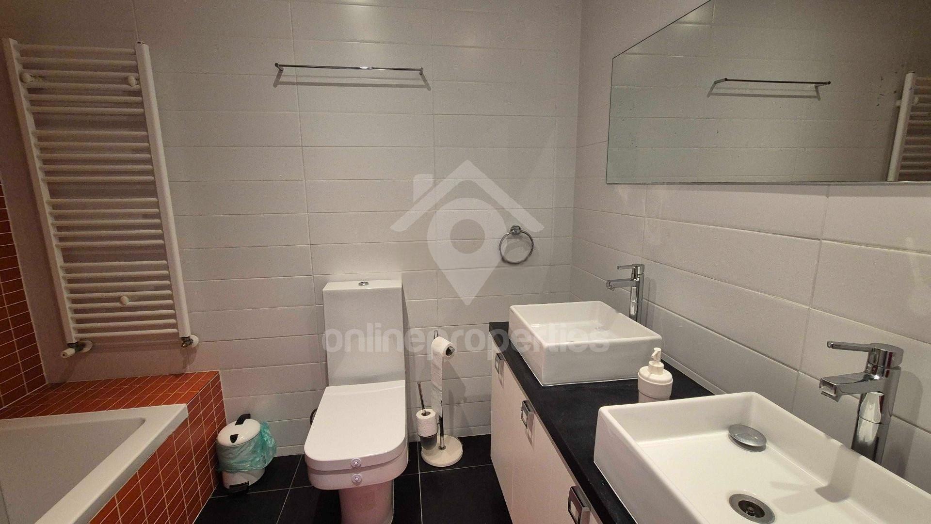 To change image, hover mouse over thumbnails below