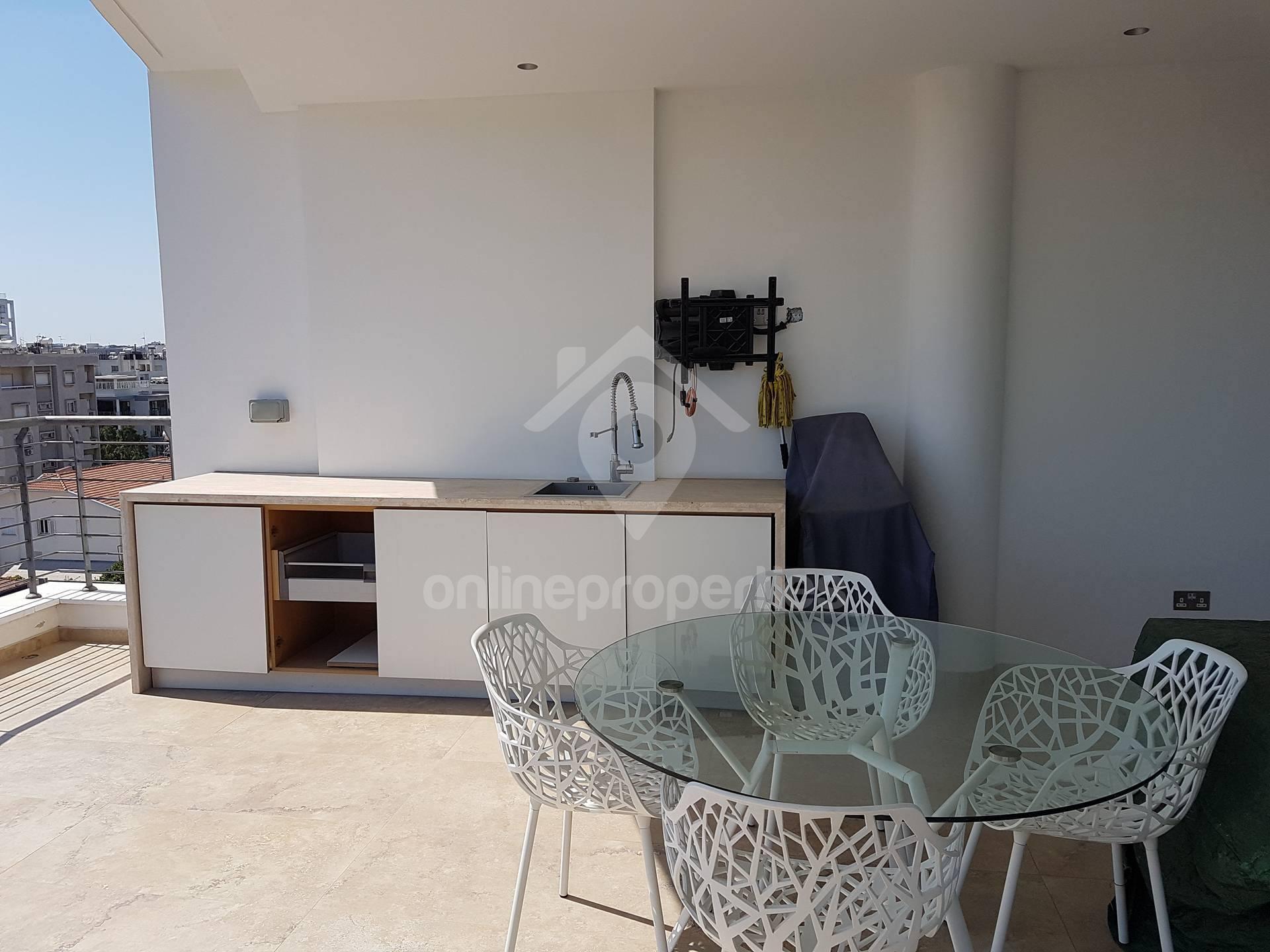 To change image, hover mouse over thumbnails below