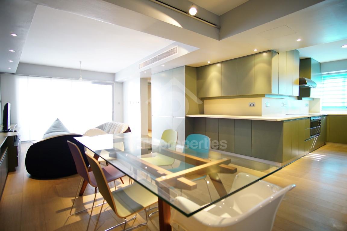 To change image, hover mouse over thumbnails below