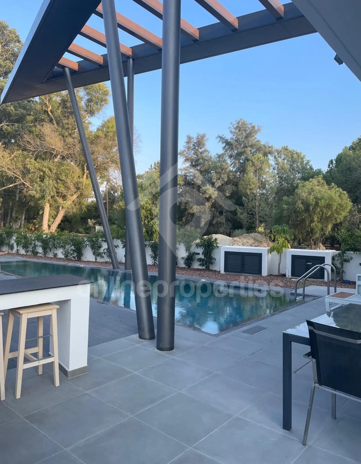 To change image, hover mouse over thumbnails below