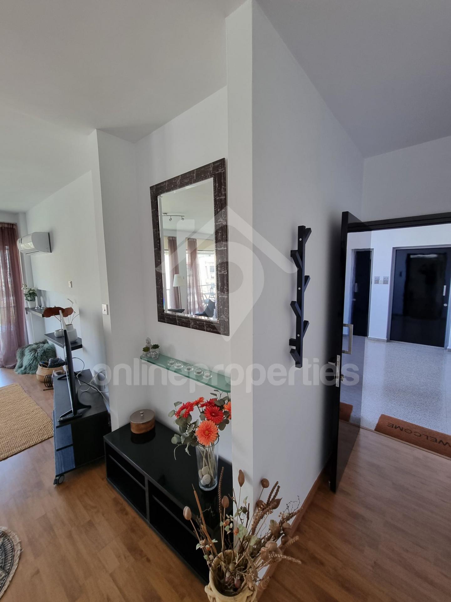 To change image, hover mouse over thumbnails below