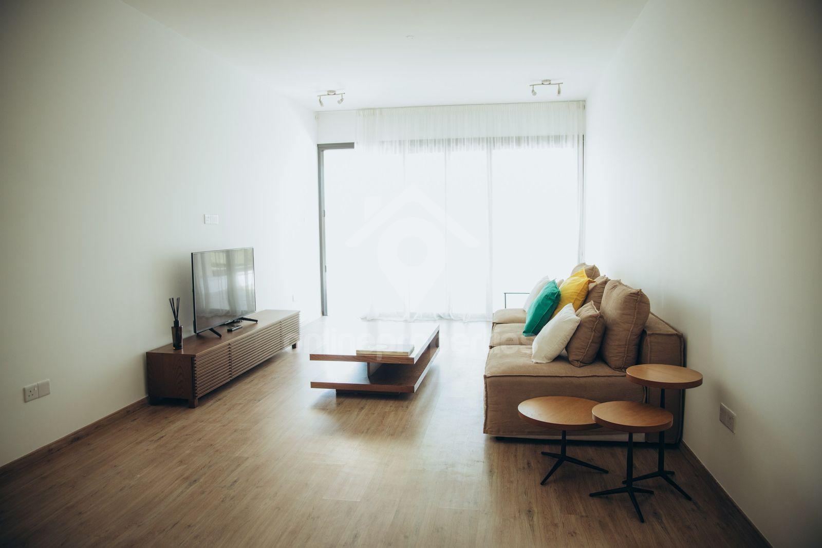 To change image, hover mouse over thumbnails below