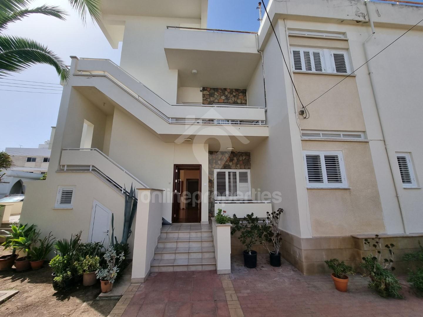 Beautiful, very well maintained 3 bedroom with office room plus outdoor service room