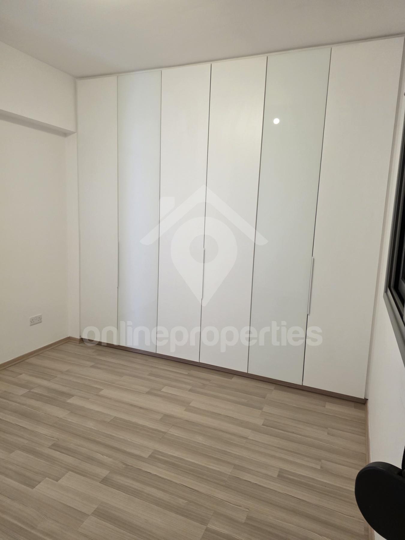 To change image, hover mouse over thumbnails below