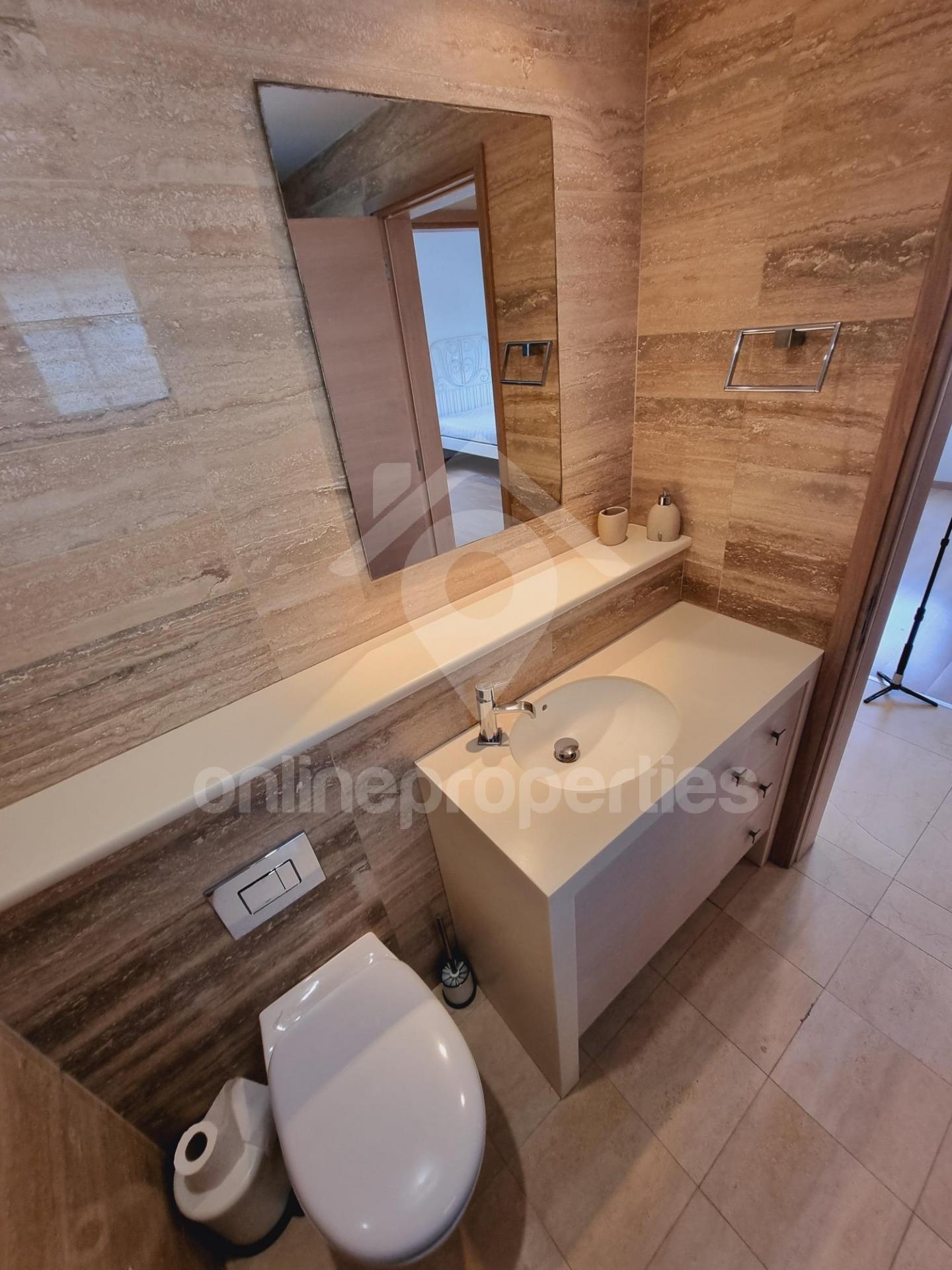 To change image, hover mouse over thumbnails below