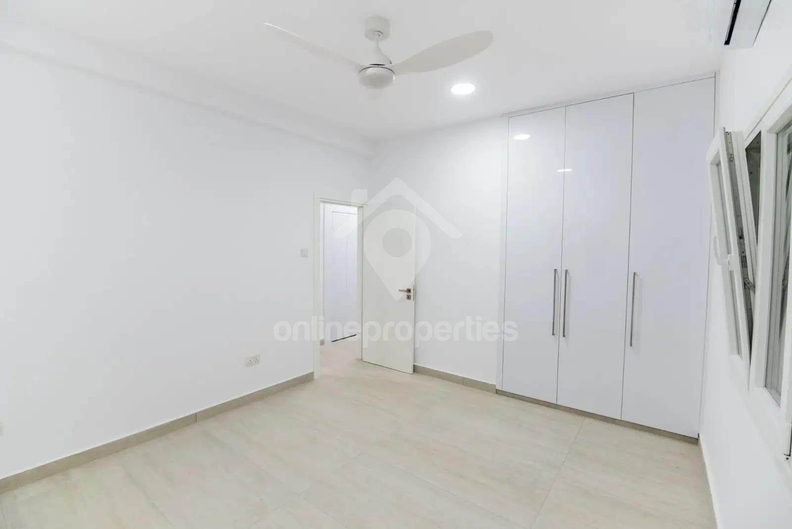 To change image, hover mouse over thumbnails below