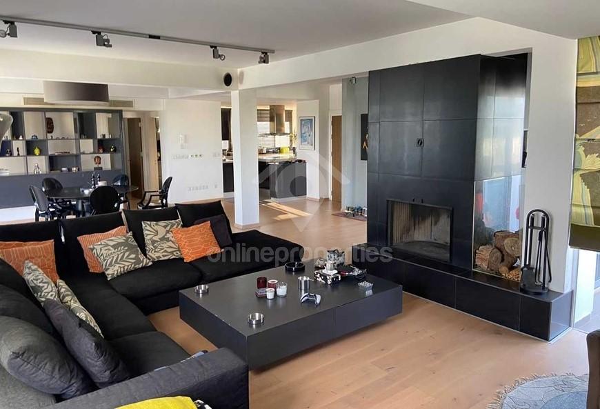 To change image, hover mouse over thumbnails below