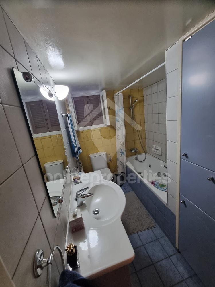 To change image, hover mouse over thumbnails below