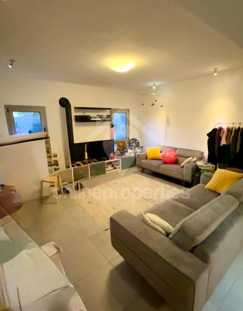 To change image, hover mouse over thumbnails below