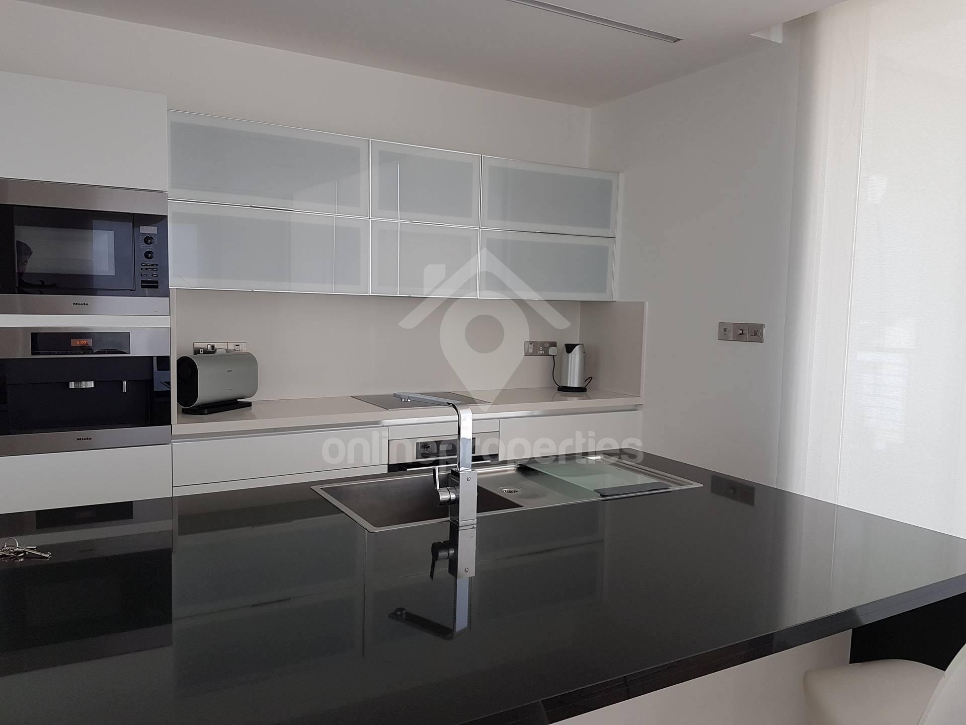 To change image, hover mouse over thumbnails below