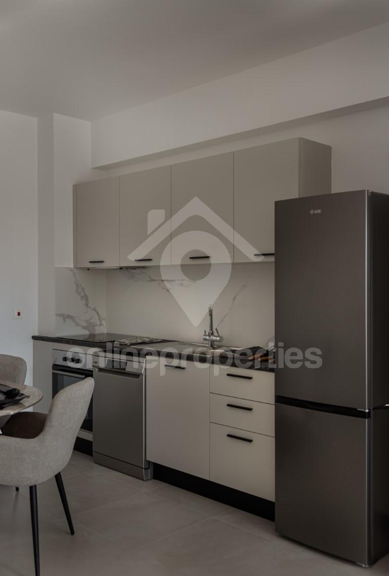 To change image, hover mouse over thumbnails below