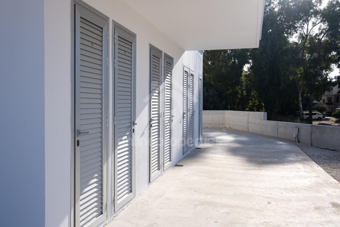 To change image, hover mouse over thumbnails below