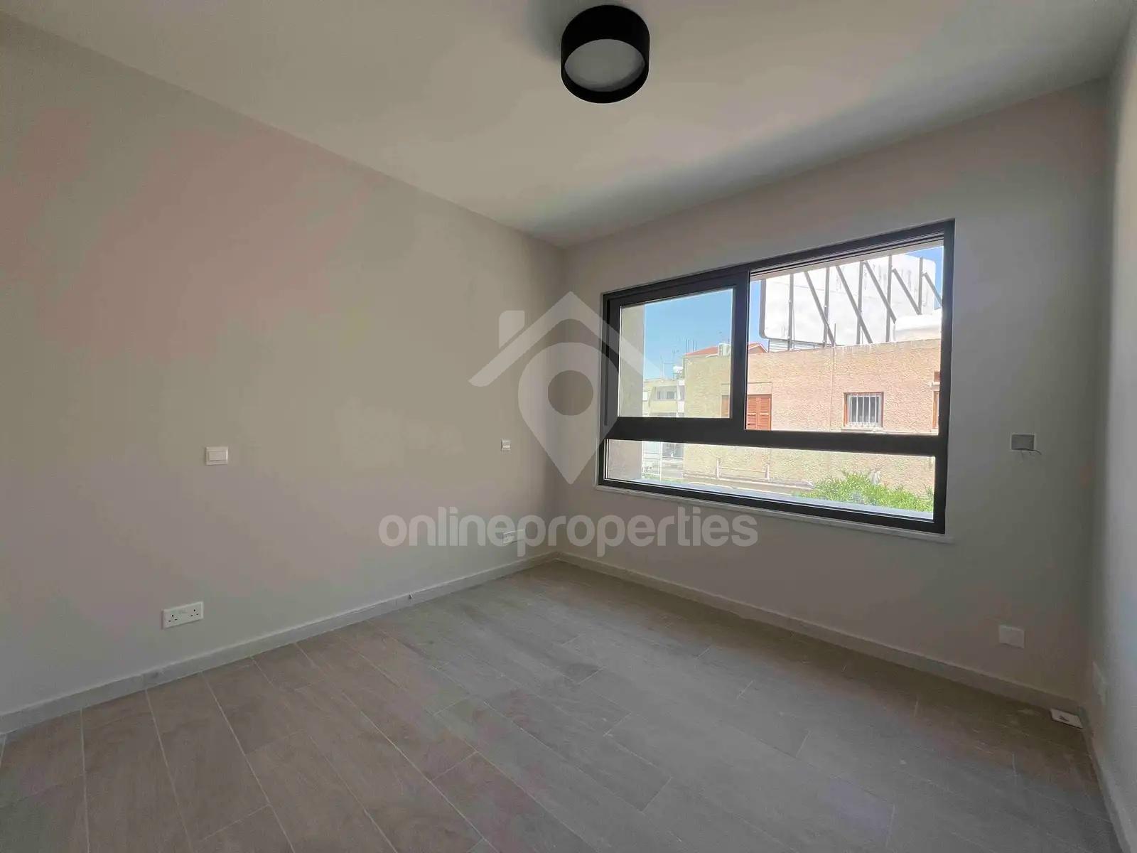 To change image, hover mouse over thumbnails below