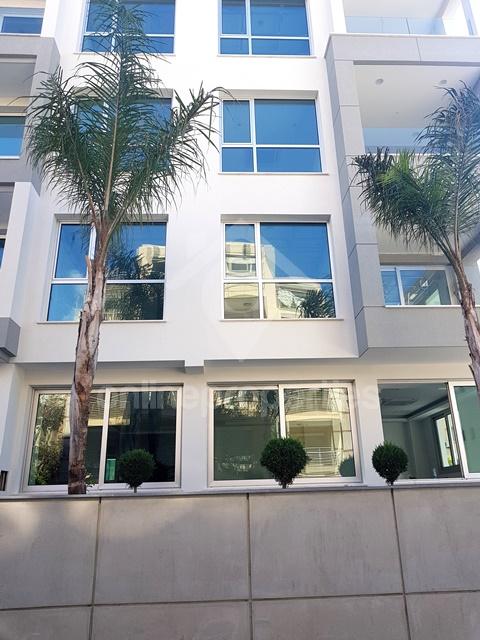 To change image, hover mouse over thumbnails below