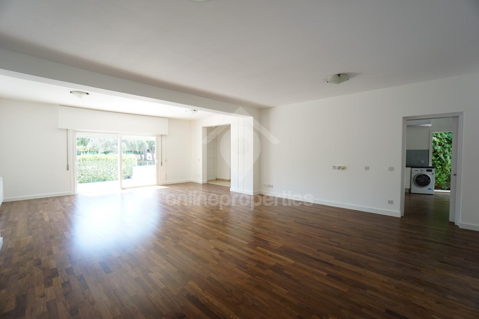 To change image, hover mouse over thumbnails below