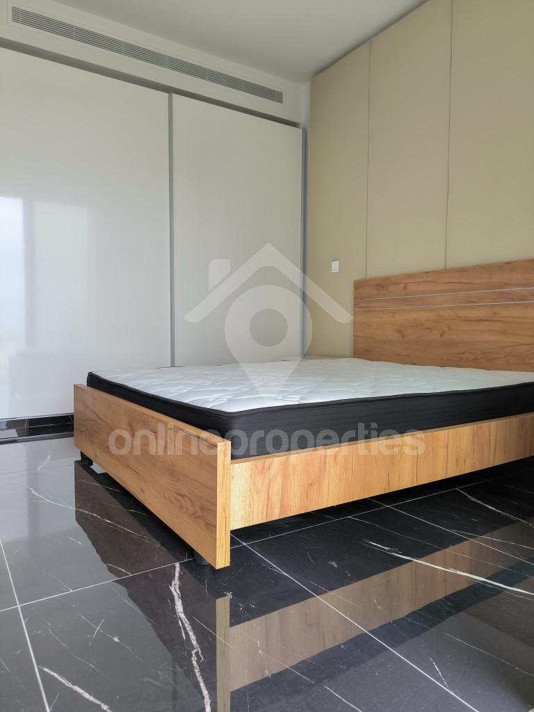 To change image, hover mouse over thumbnails below