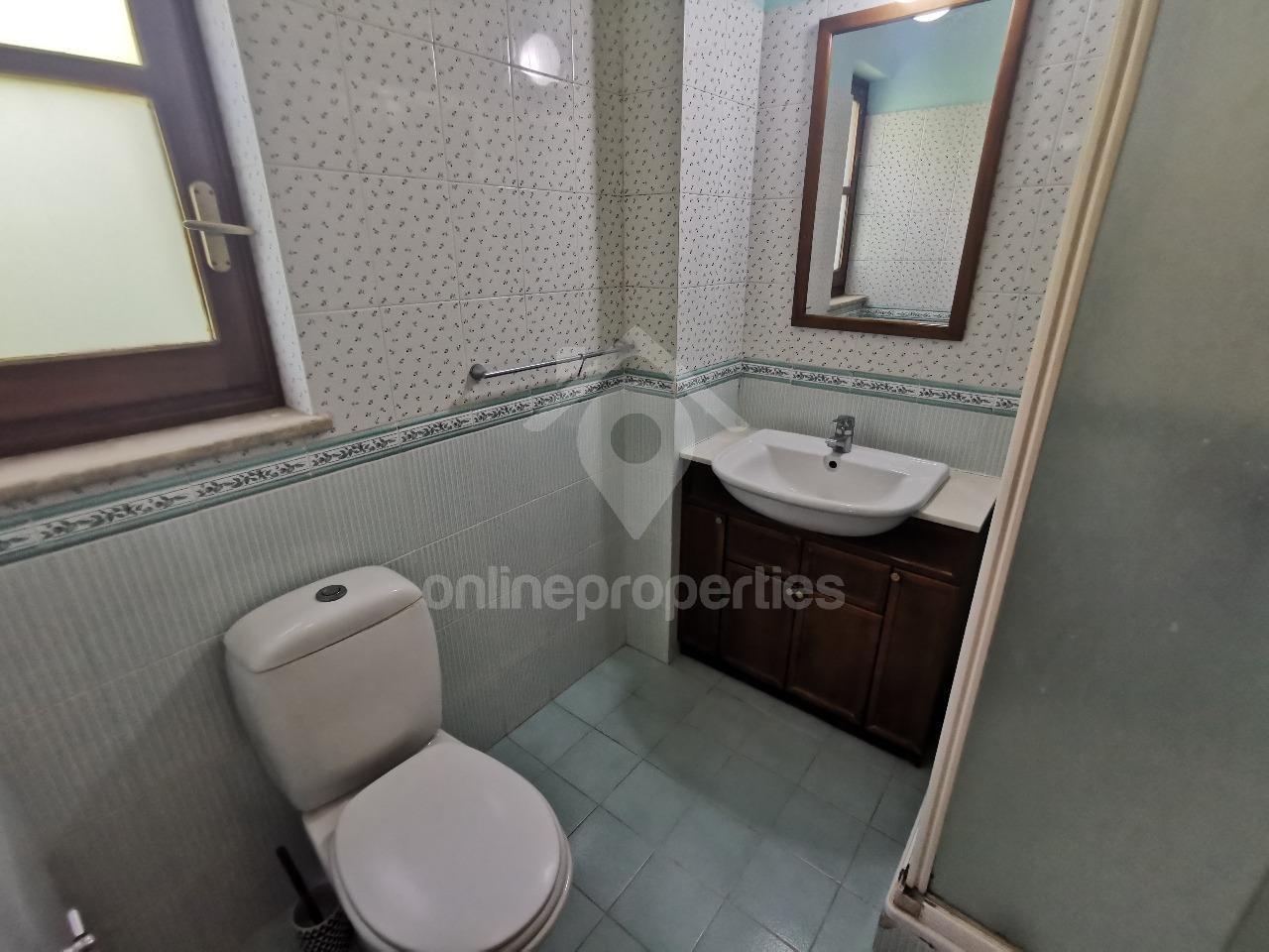 To change image, hover mouse over thumbnails below