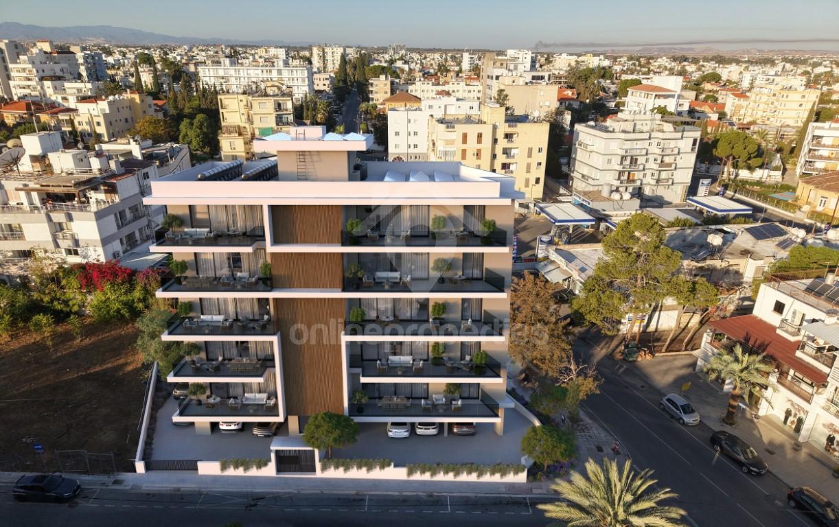 To change image, hover mouse over thumbnails below