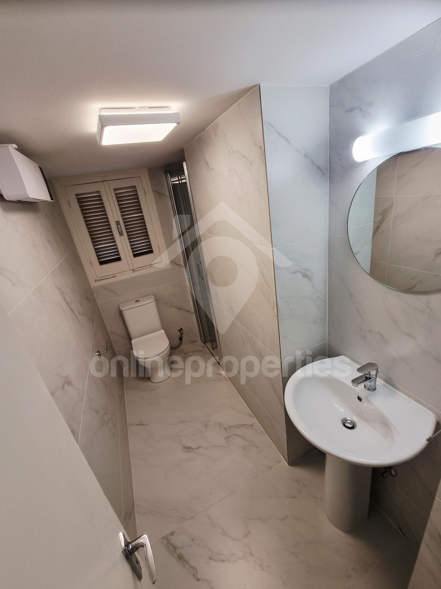 To change image, hover mouse over thumbnails below