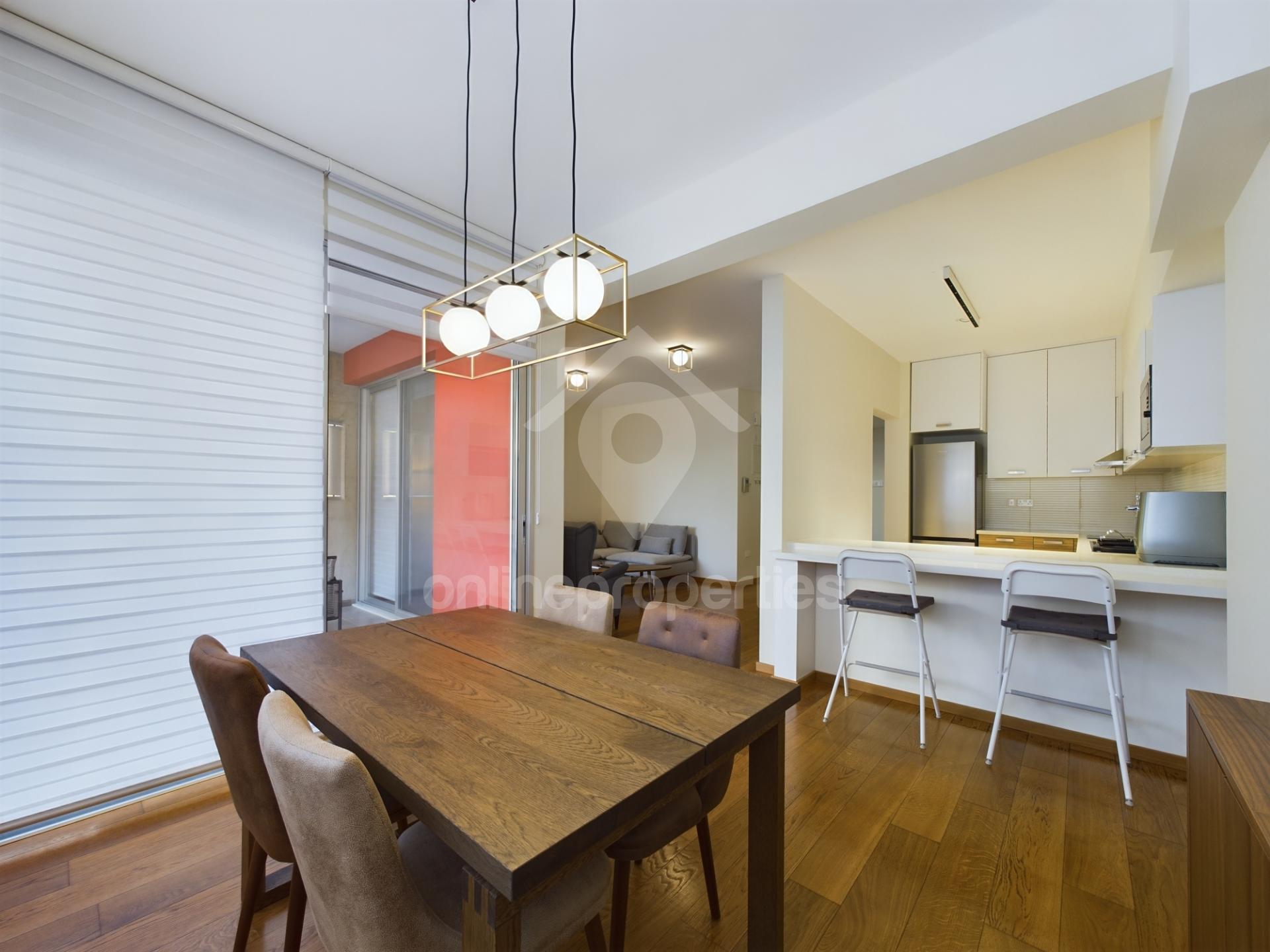 To change image, hover mouse over thumbnails below