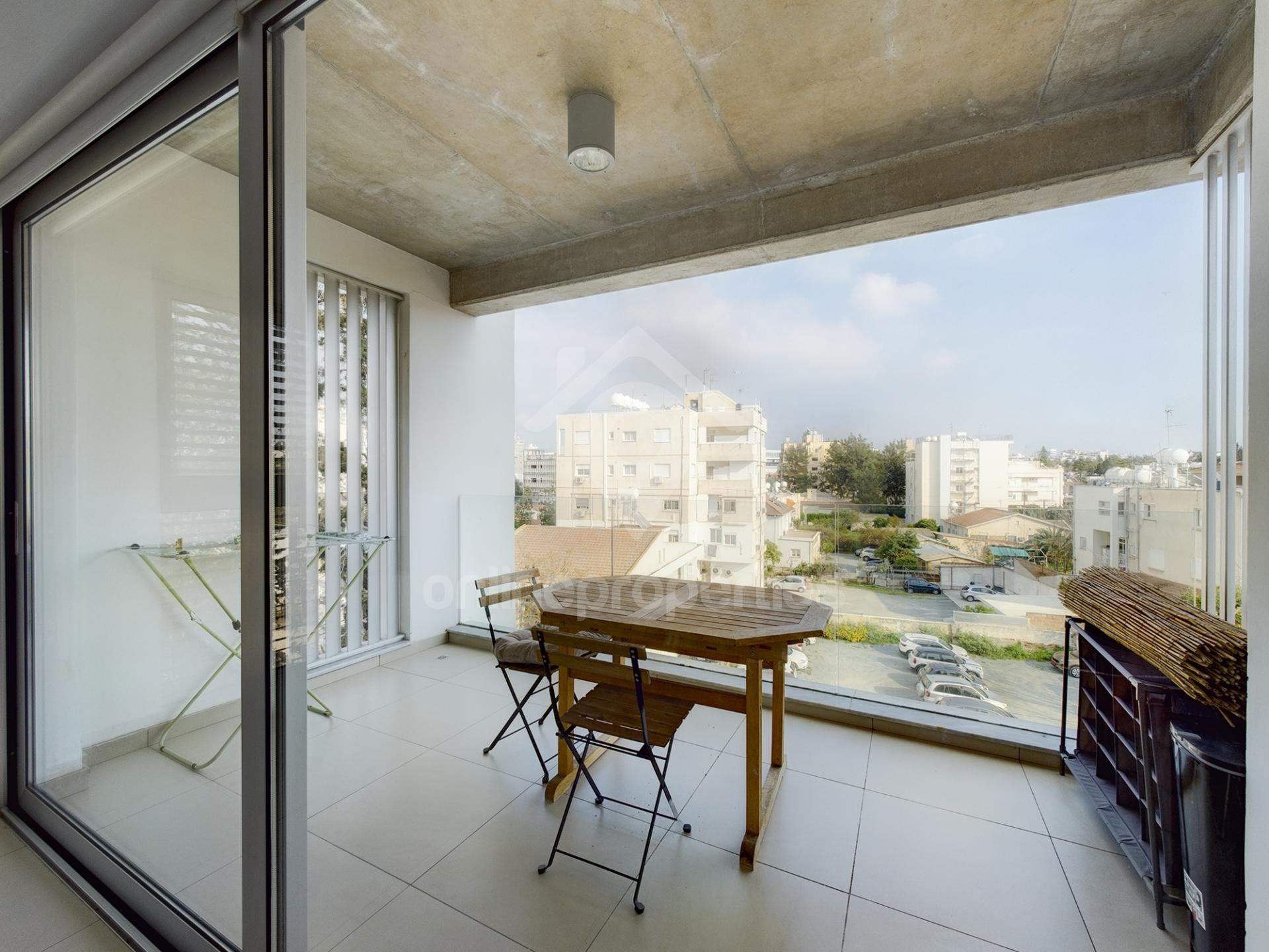 To change image, hover mouse over thumbnails below