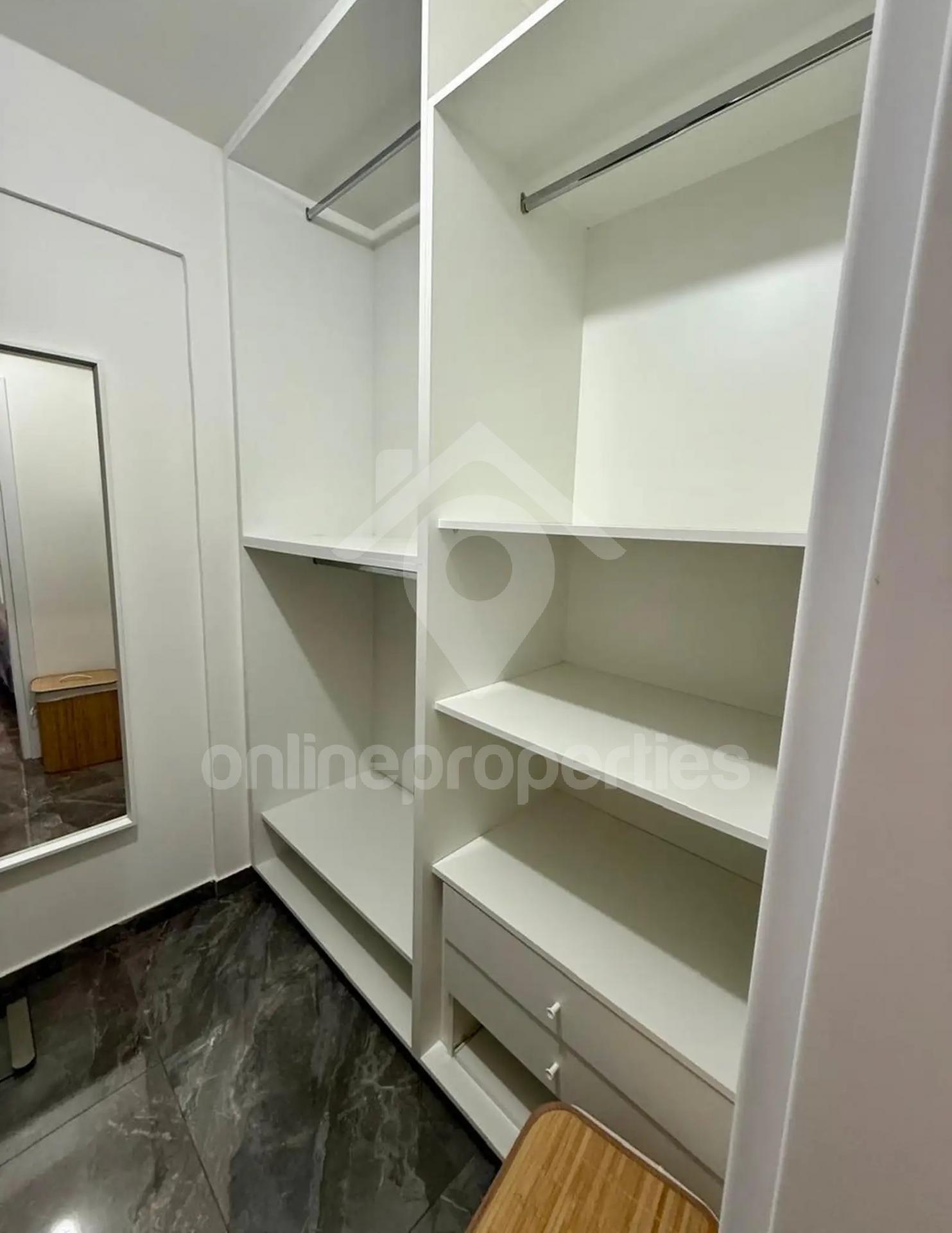 To change image, hover mouse over thumbnails below