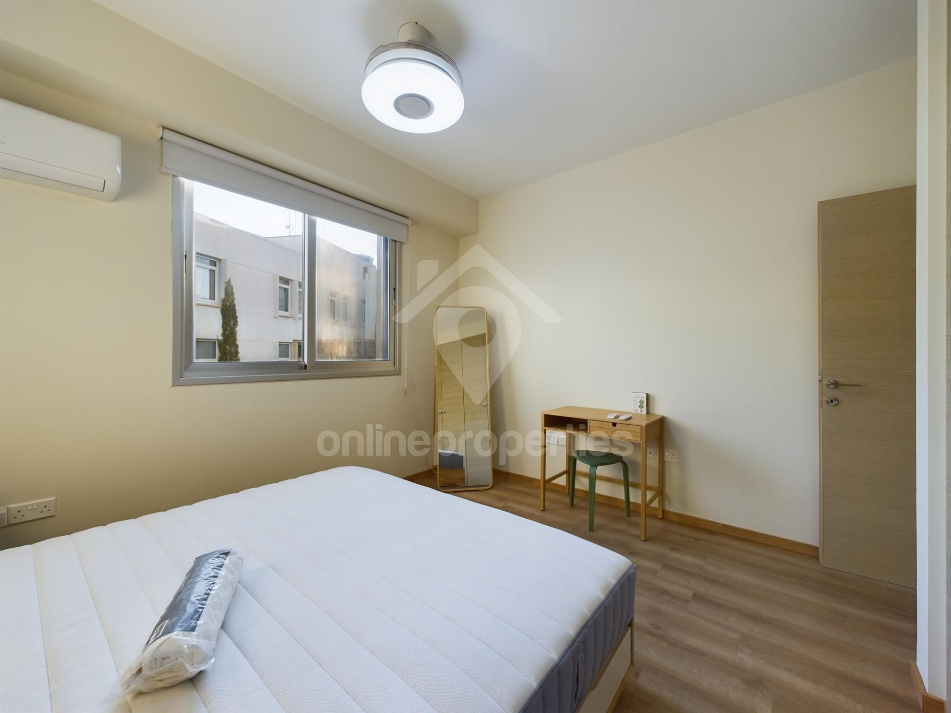 To change image, hover mouse over thumbnails below