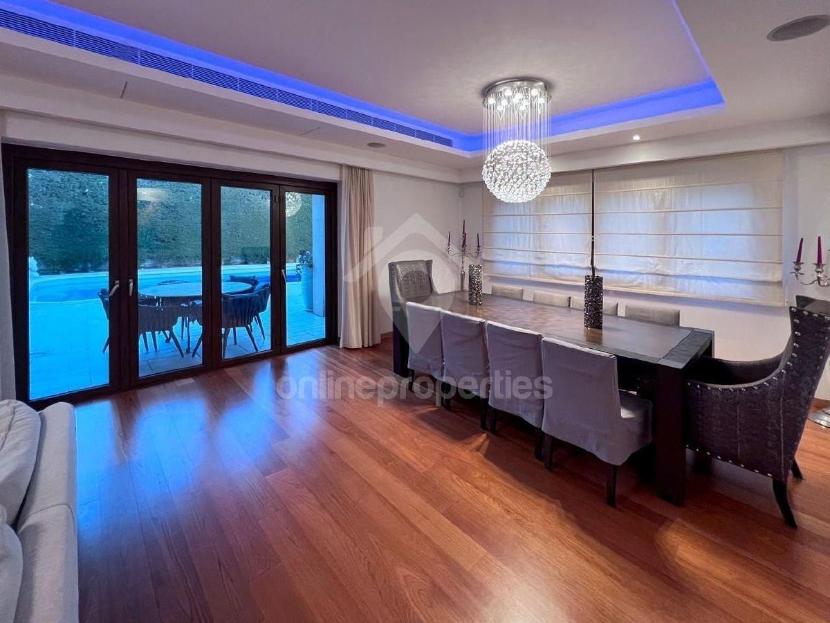 To change image, hover mouse over thumbnails below