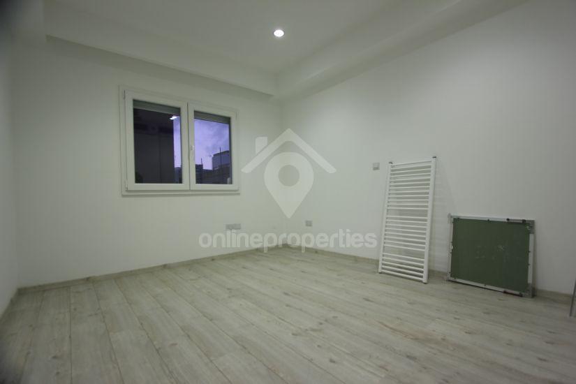 To change image, hover mouse over thumbnails below