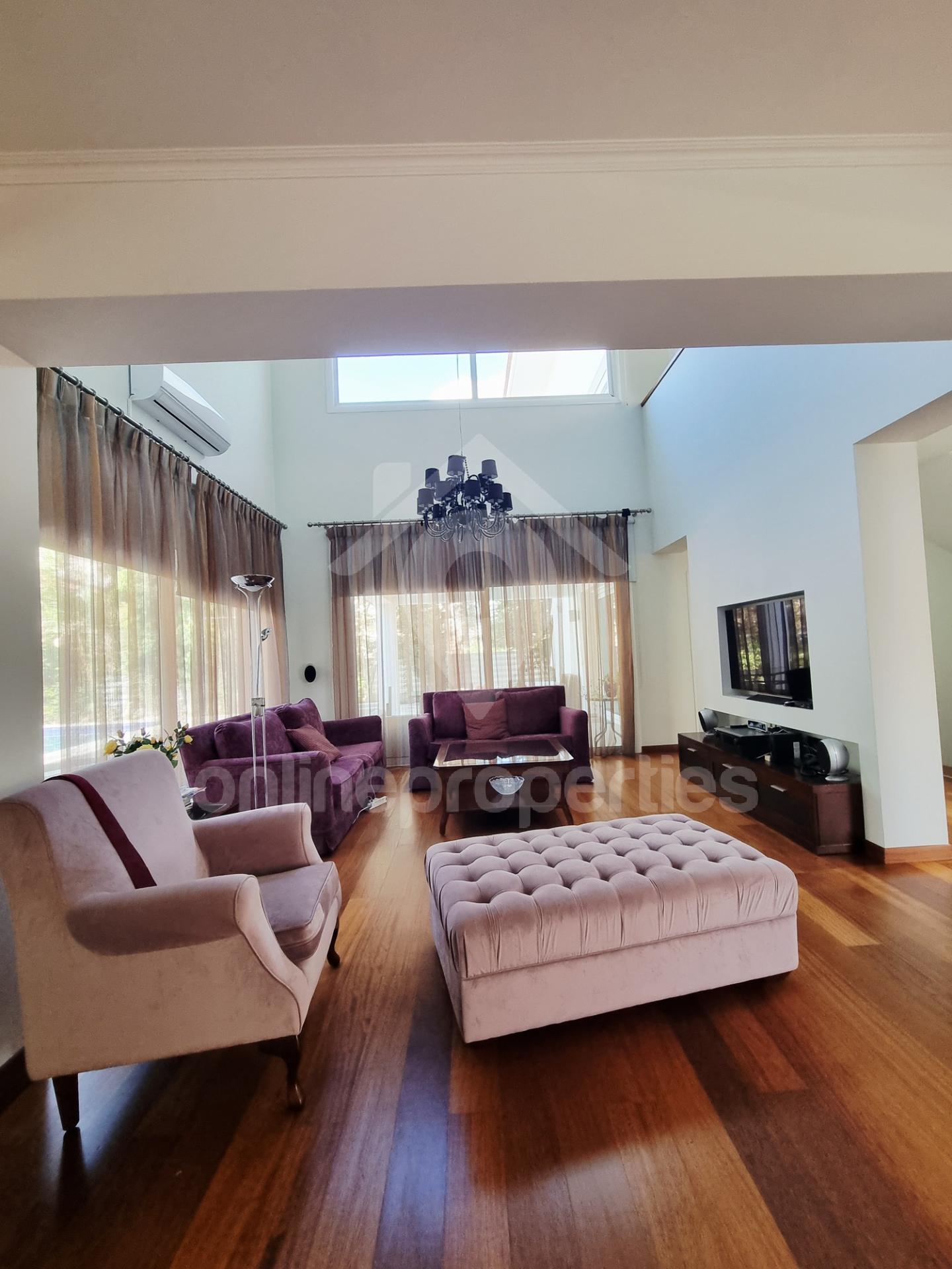 To change image, hover mouse over thumbnails below