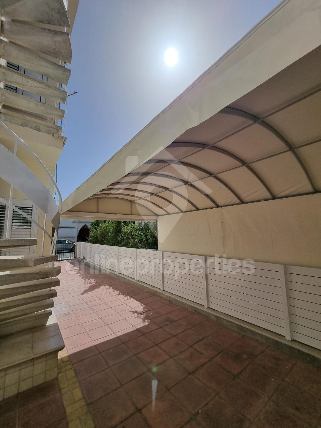 To change image, hover mouse over thumbnails below