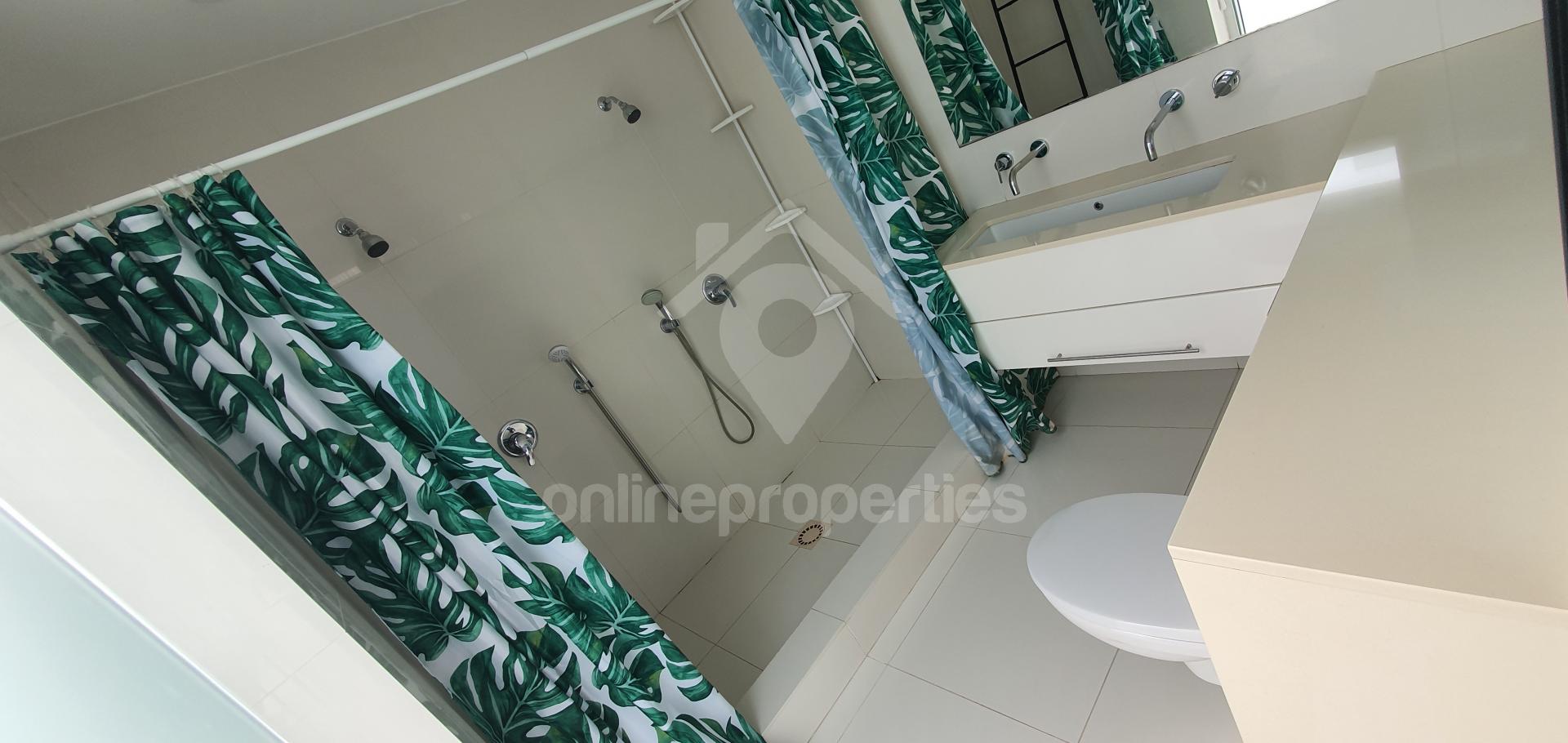 To change image, hover mouse over thumbnails below