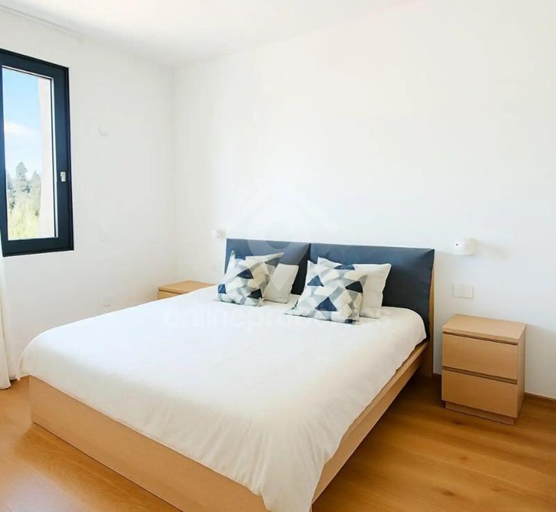 To change image, hover mouse over thumbnails below