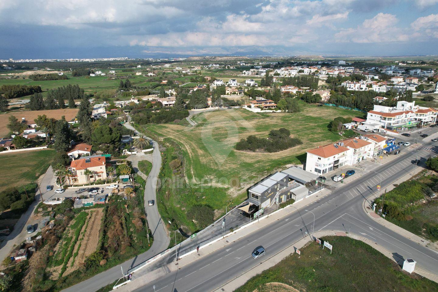 To change image, hover mouse over thumbnails below