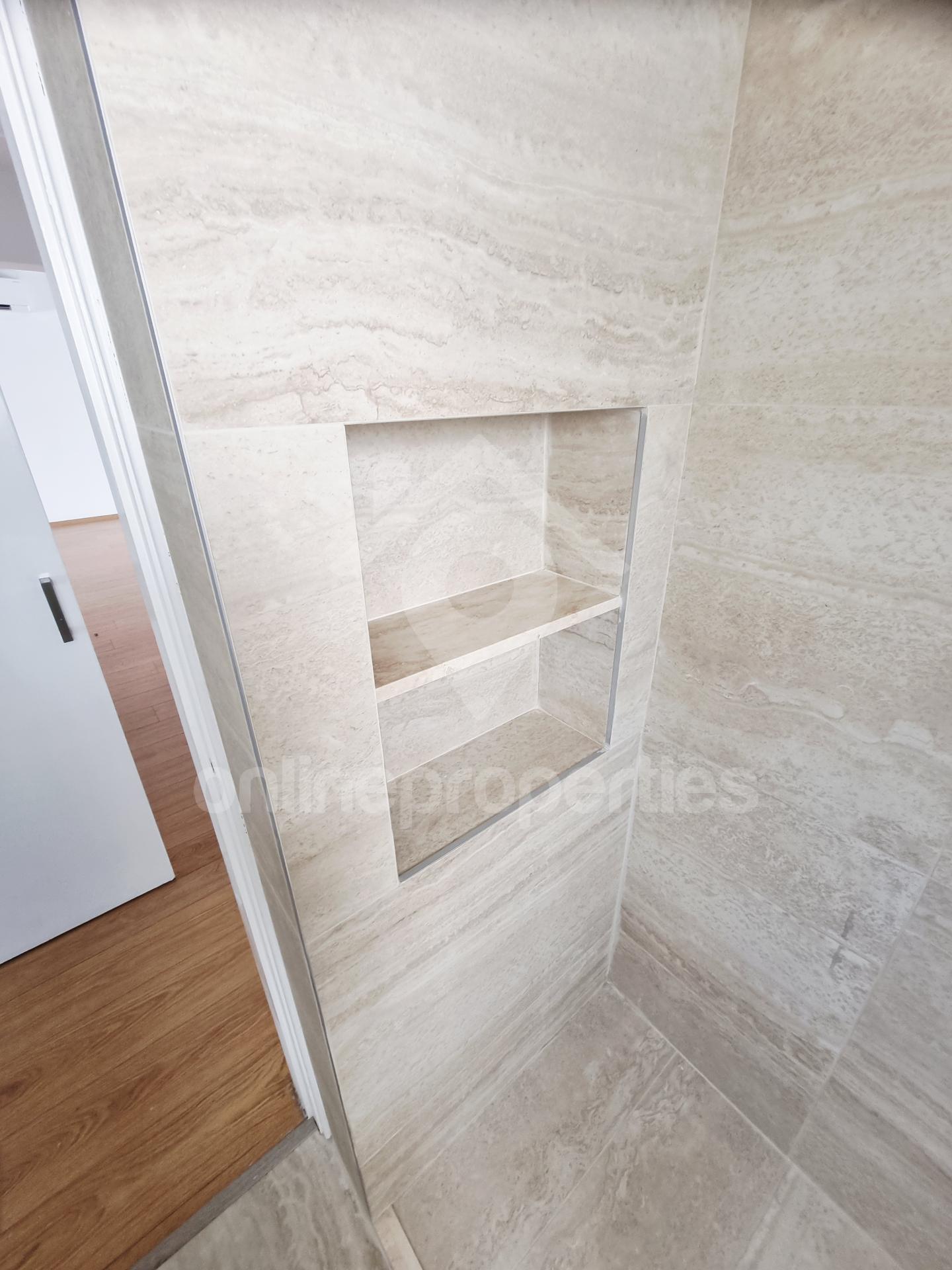 To change image, hover mouse over thumbnails below