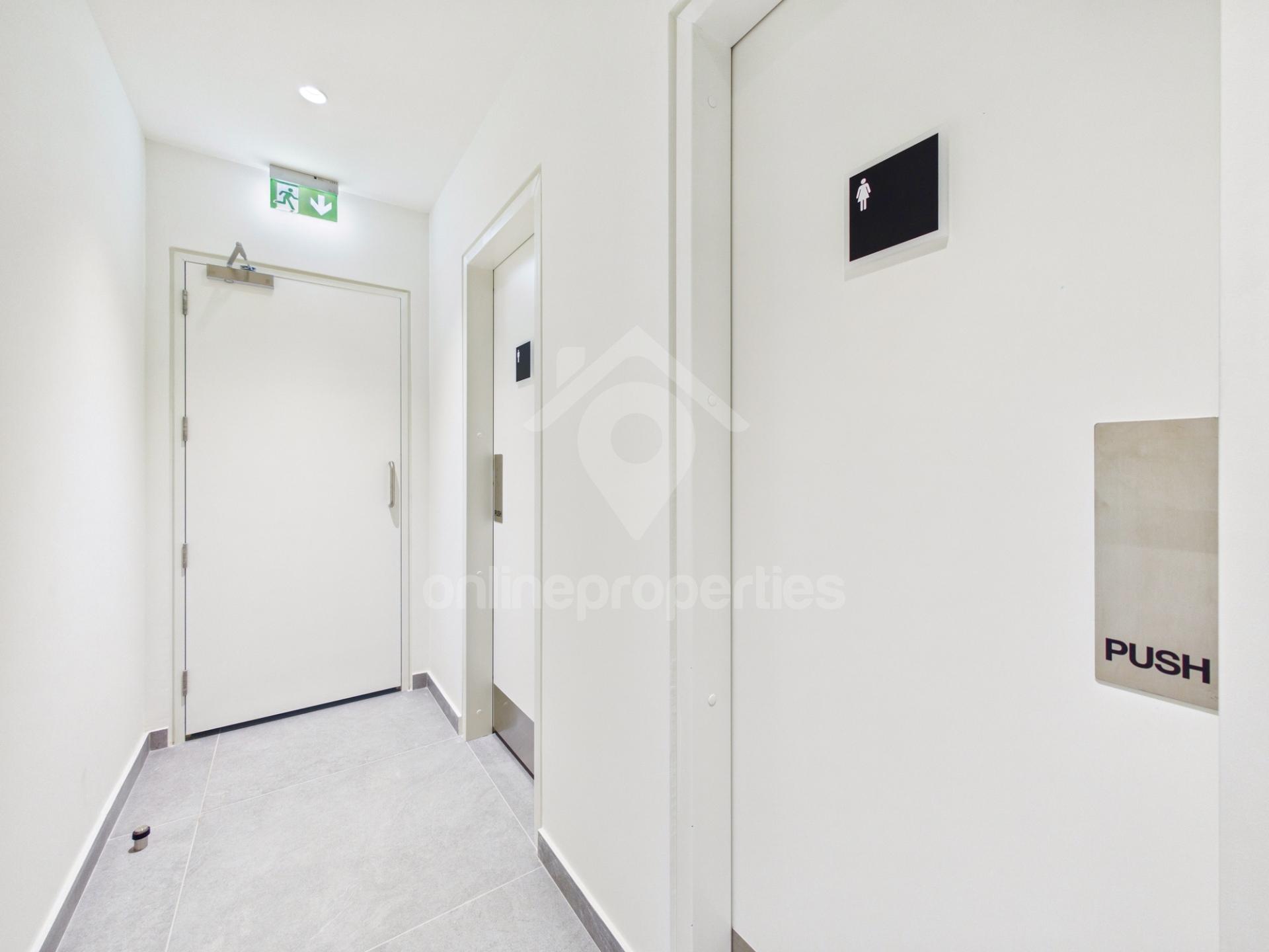 To change image, hover mouse over thumbnails below