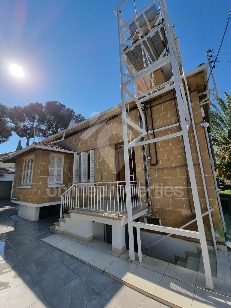 To change image, hover mouse over thumbnails below