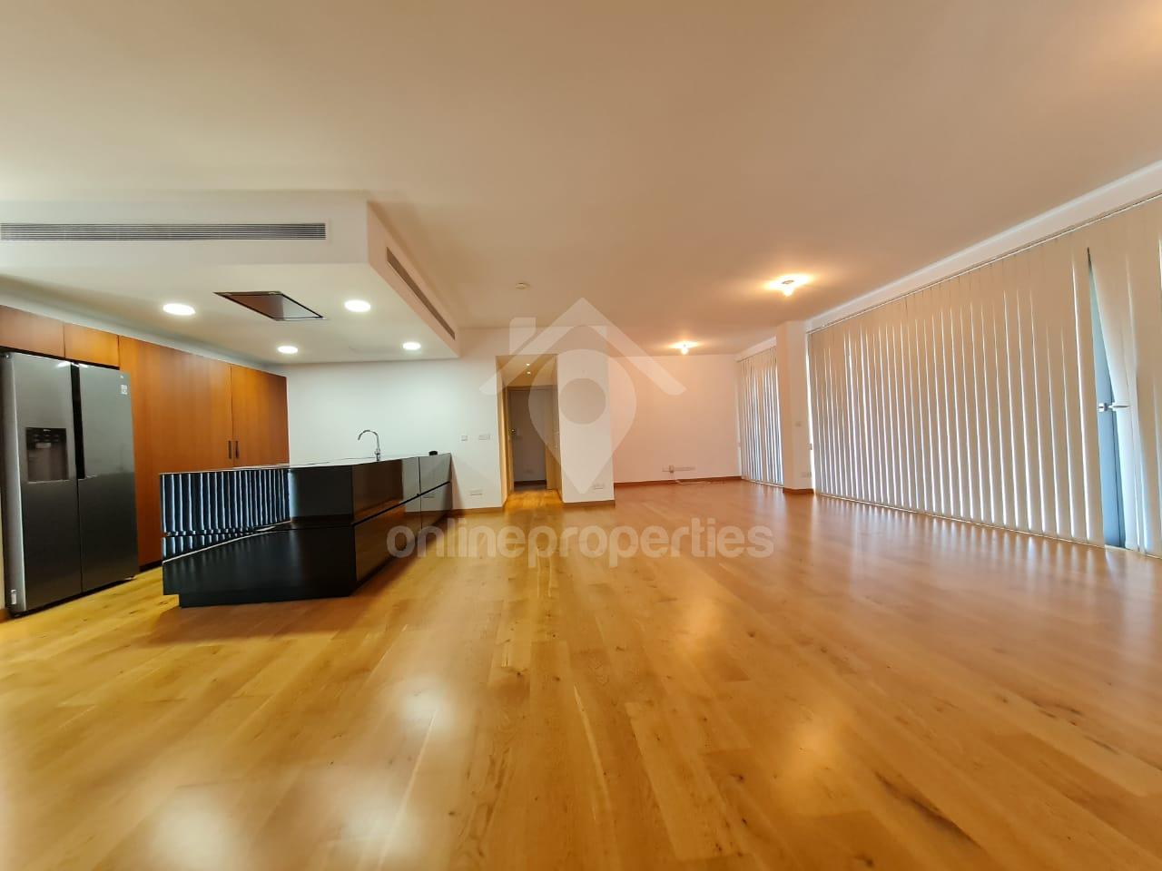 To change image, hover mouse over thumbnails below