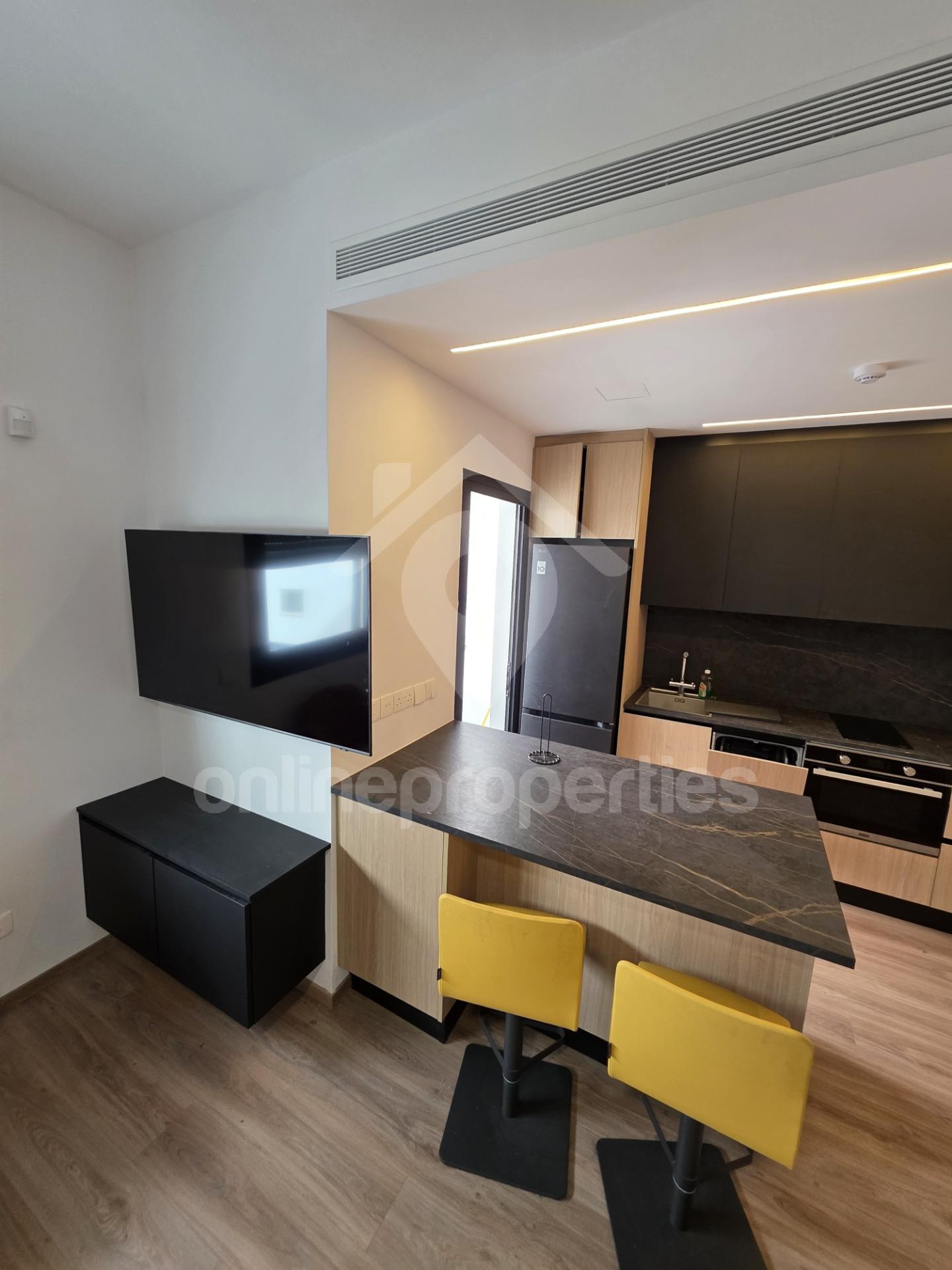 To change image, hover mouse over thumbnails below