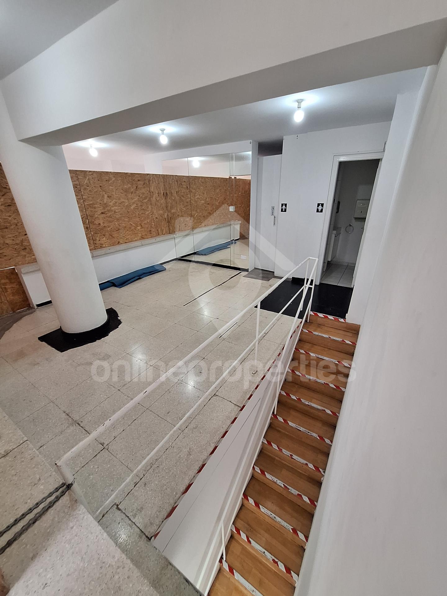 To change image, hover mouse over thumbnails below