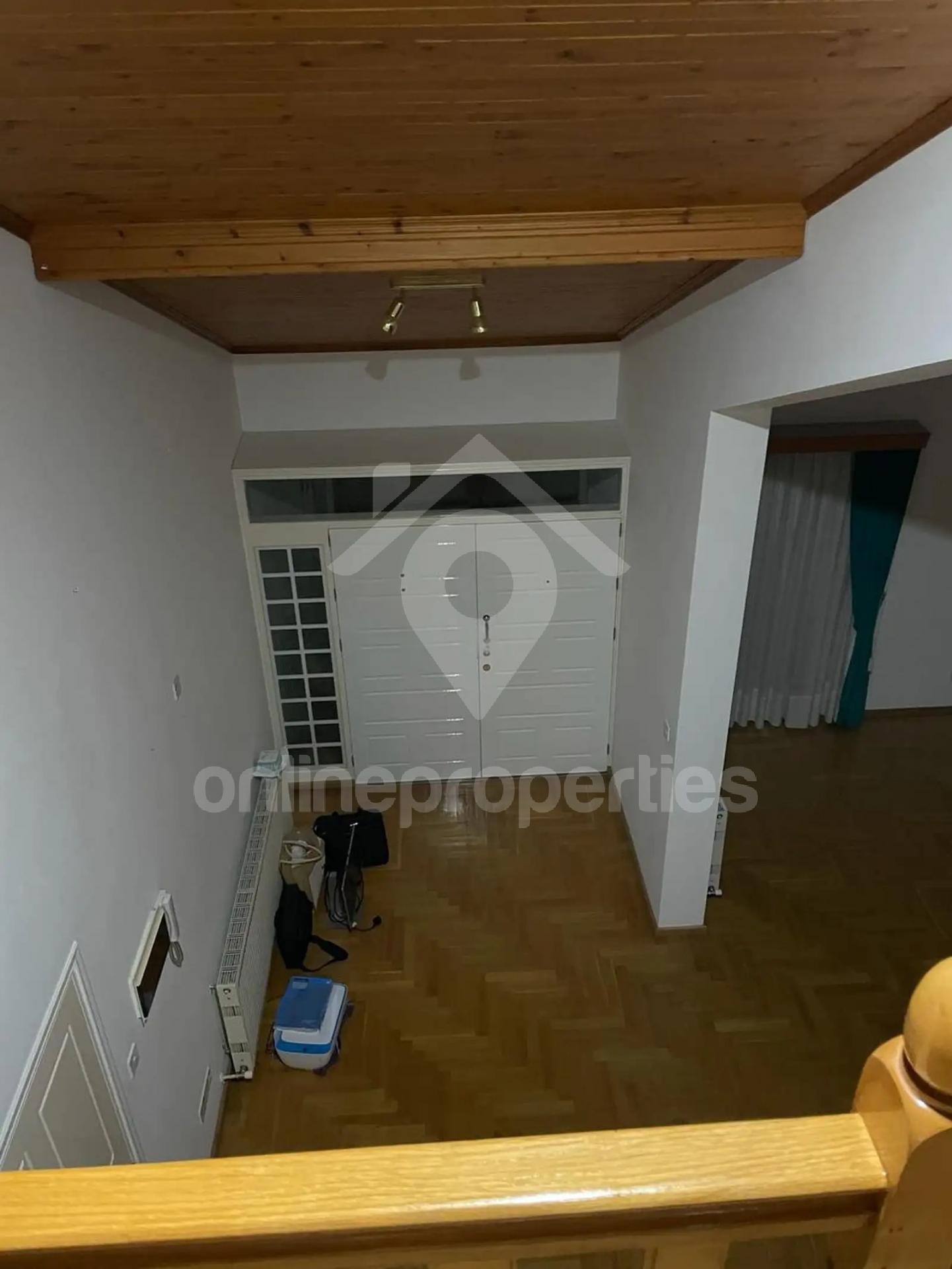 To change image, hover mouse over thumbnails below