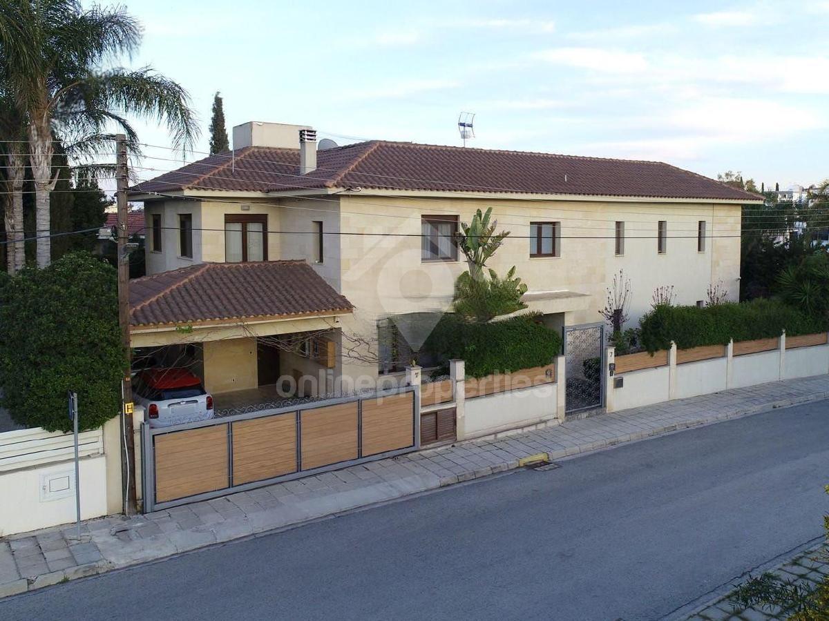 To change image, hover mouse over thumbnails below