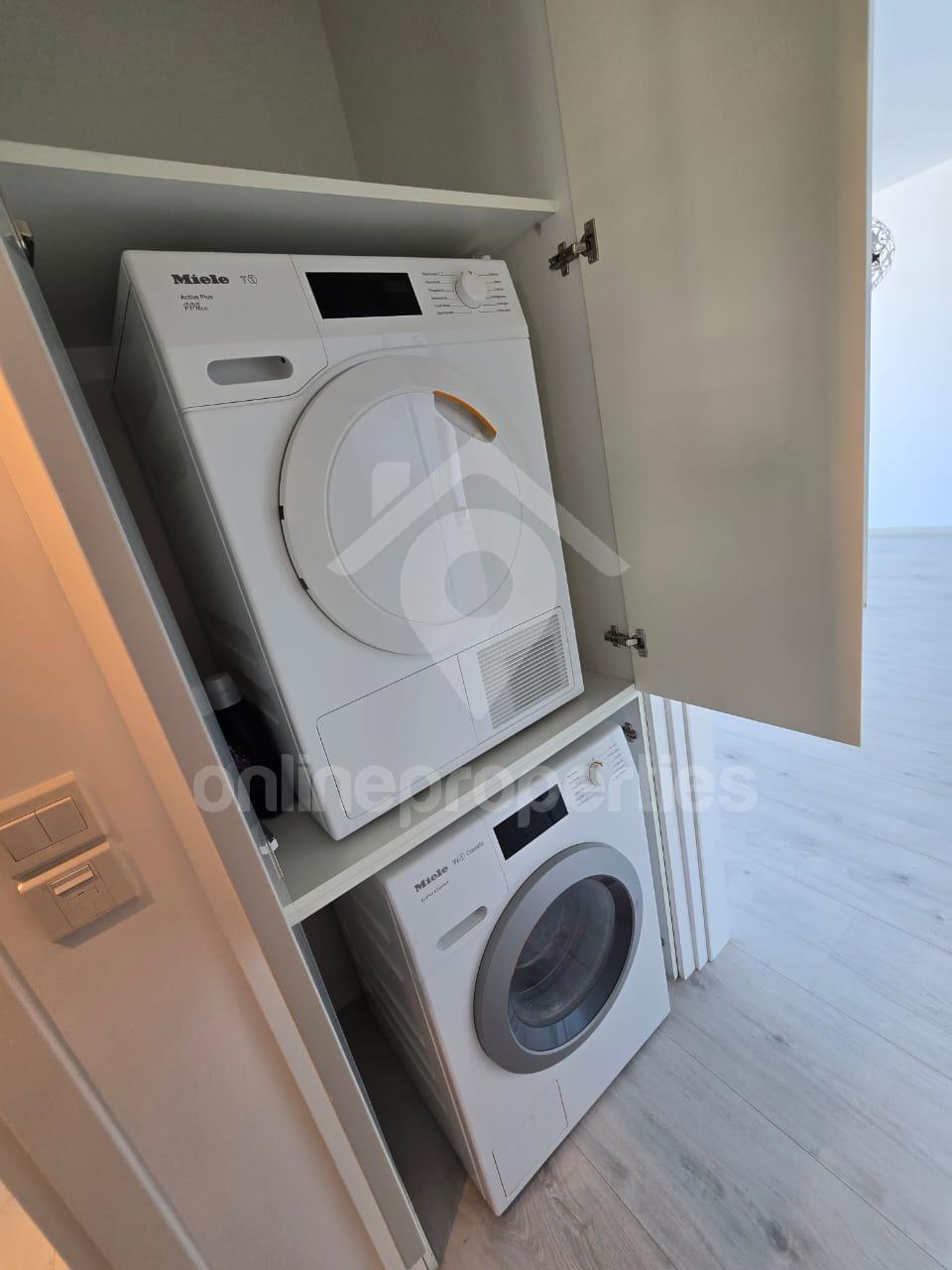 To change image, hover mouse over thumbnails below