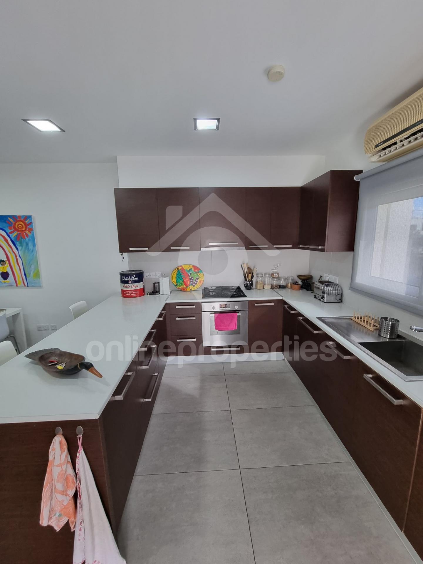 To change image, hover mouse over thumbnails below