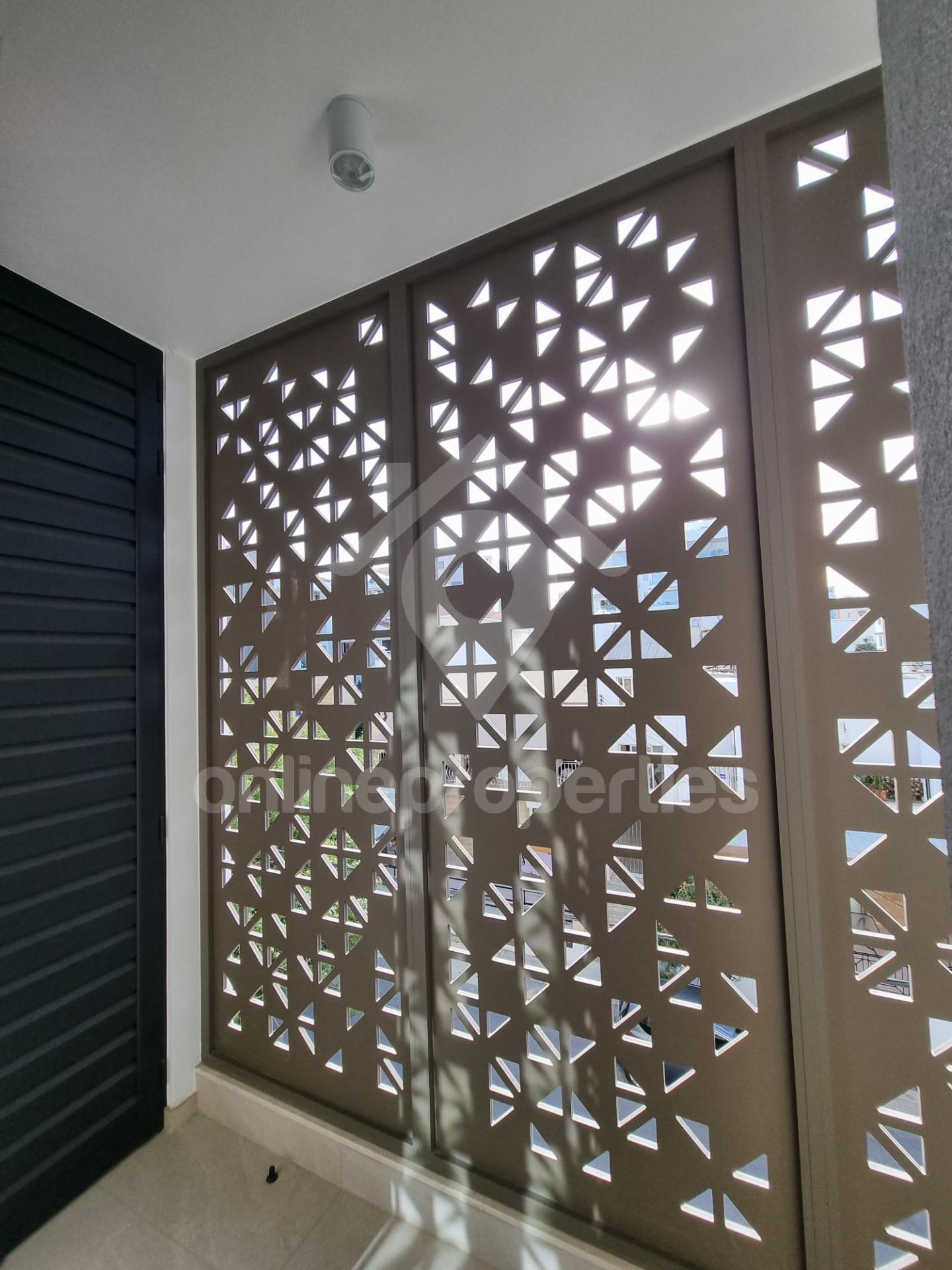 To change image, hover mouse over thumbnails below