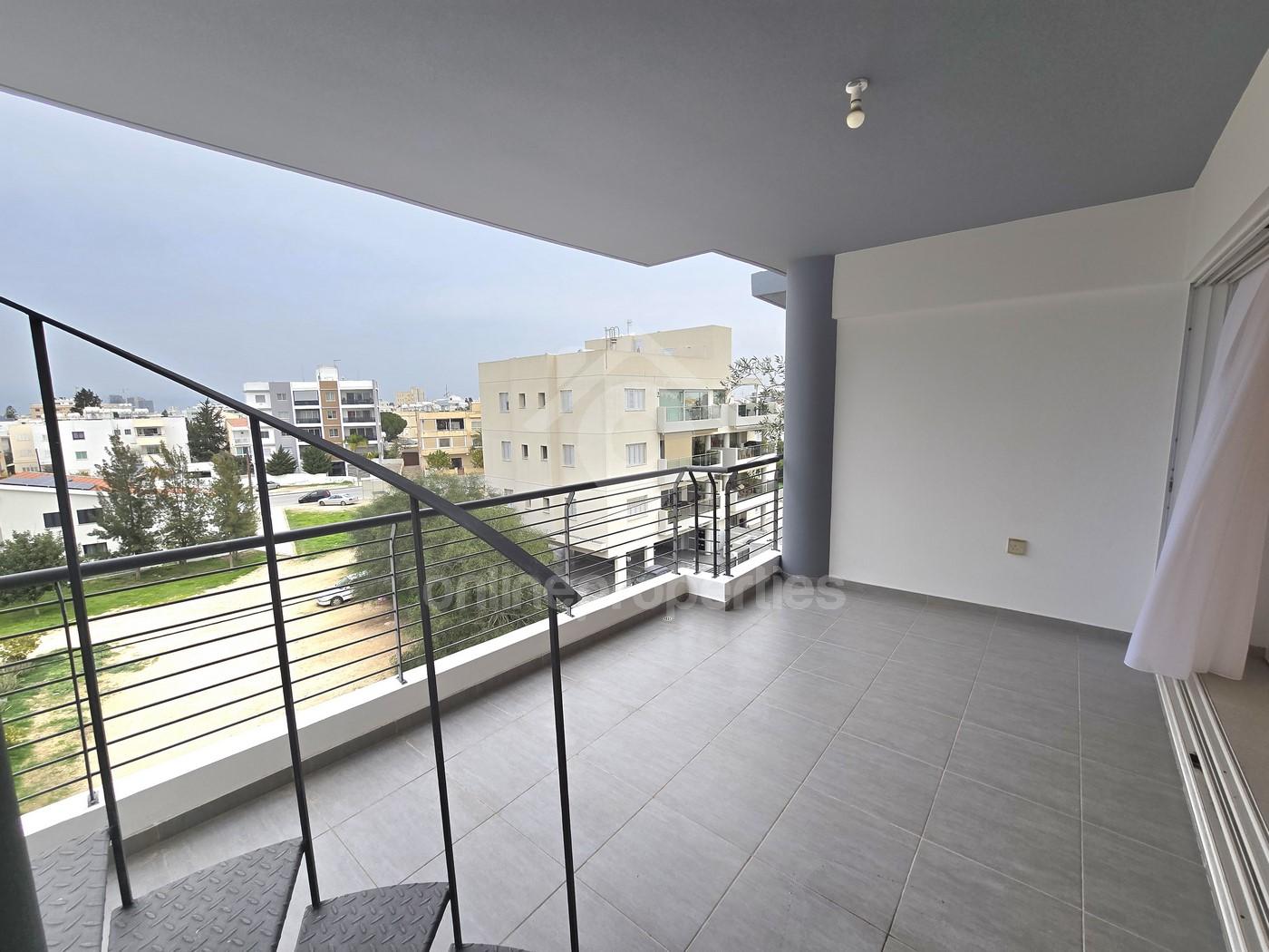 To change image, hover mouse over thumbnails below