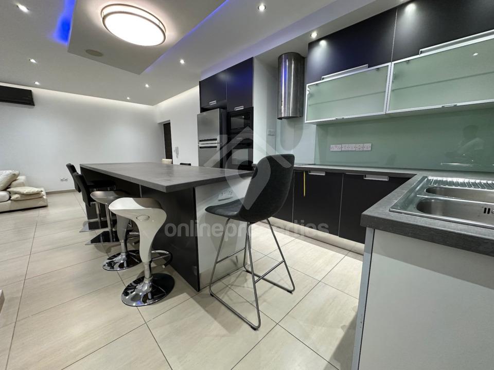 To change image, hover mouse over thumbnails below