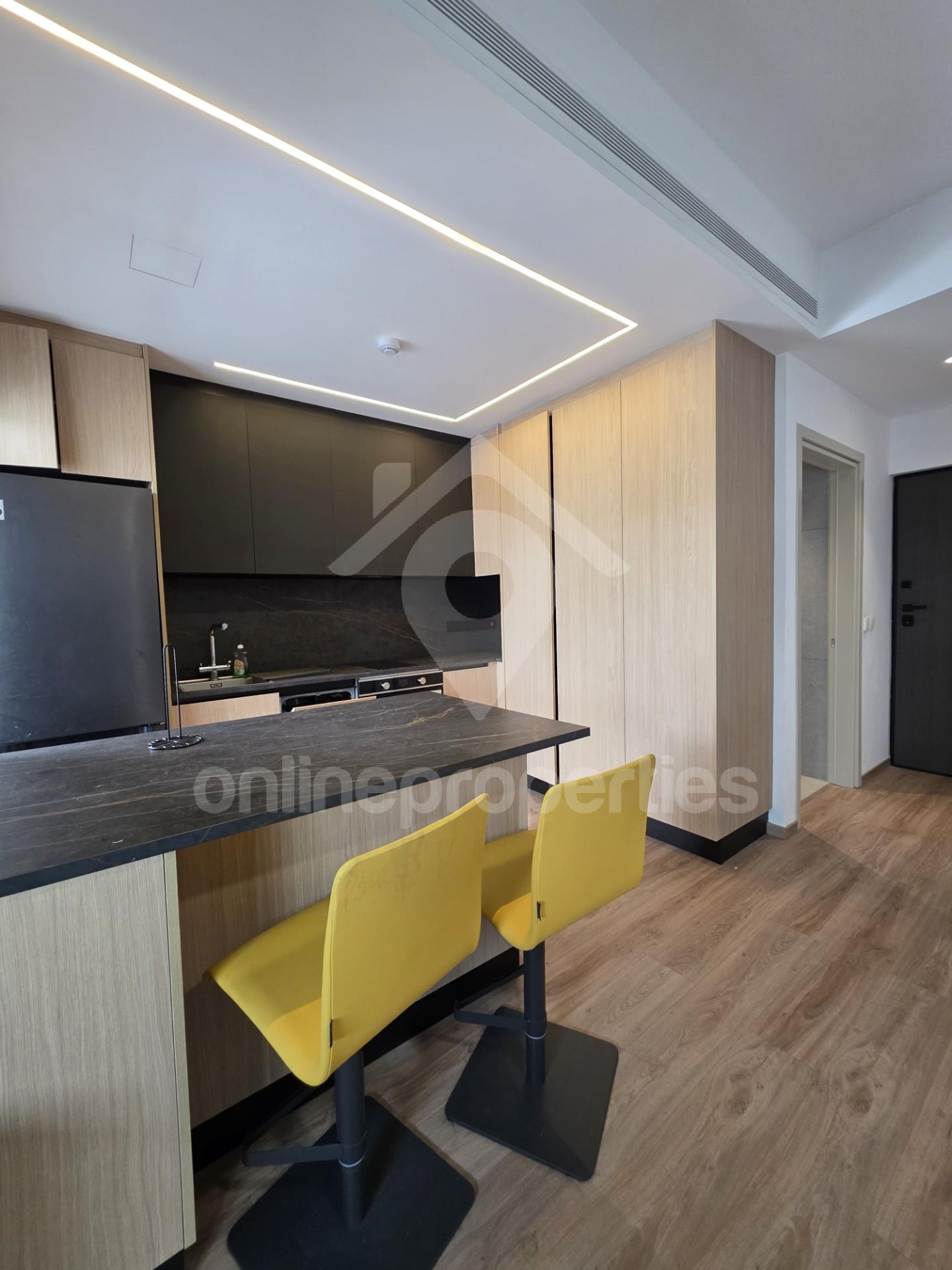 To change image, hover mouse over thumbnails below