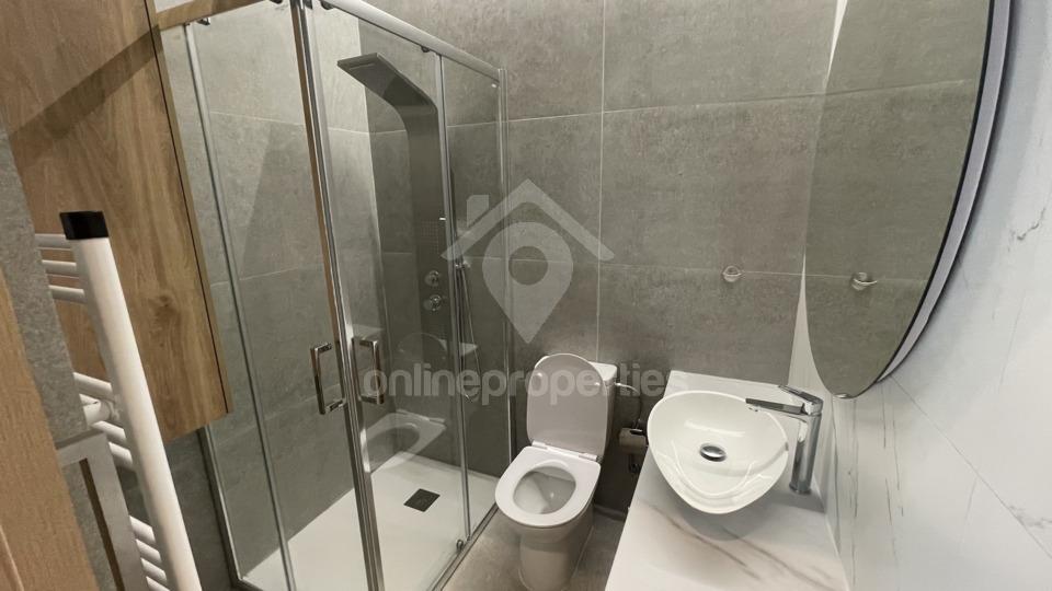 To change image, hover mouse over thumbnails below