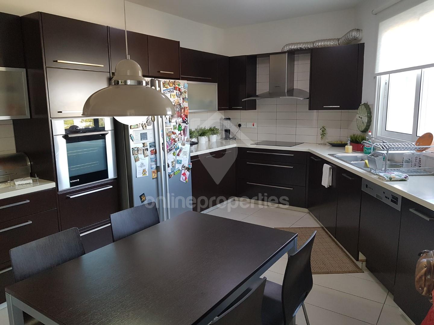 To change image, hover mouse over thumbnails below